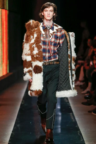 Look 50